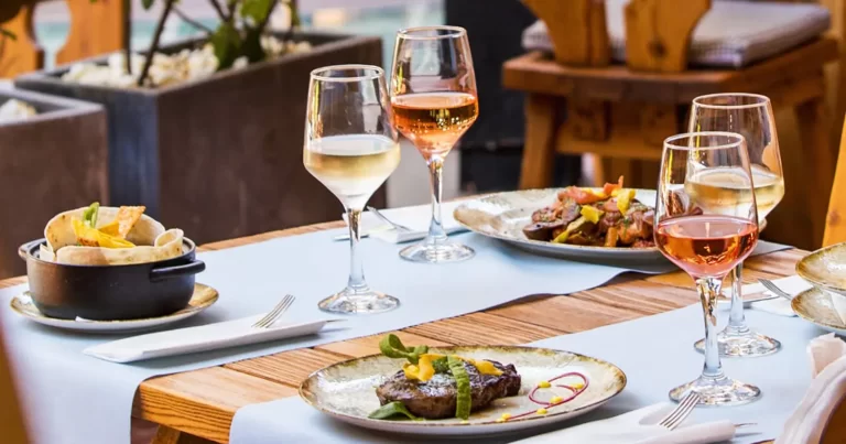 Atmosferă de vară la restaurantele Sergiana în august - Calul Balan Sergiana august 2026