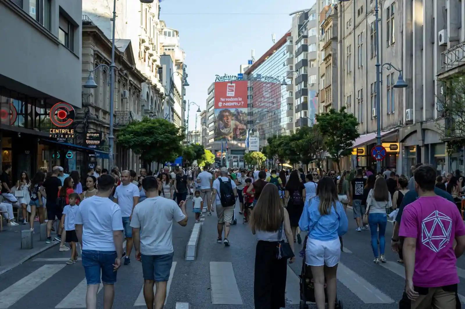 Calea Victoriei, loc de întâlnire și experiențe urbane, la „Străzi Deschise – București, Promenadă urbană”