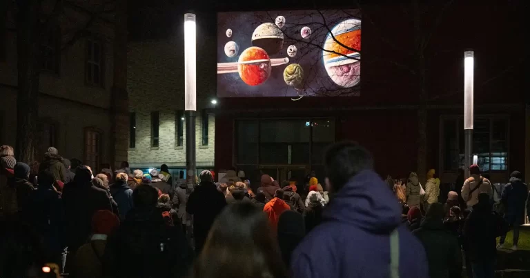 Filme și dezbateri tematice, evenimente comunitare interdisciplinare și un tur cinematografic al Bucureștiului în cadrul BIEFF 2026