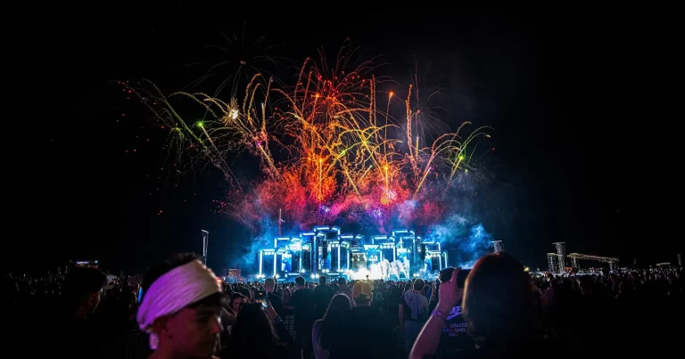 Adolescenti la festivaluri