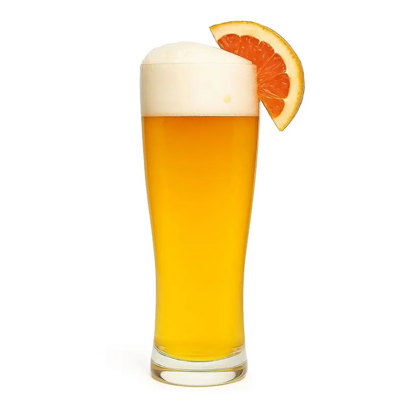 Cocktail Radler cu bere blondă, limonadă și citrice