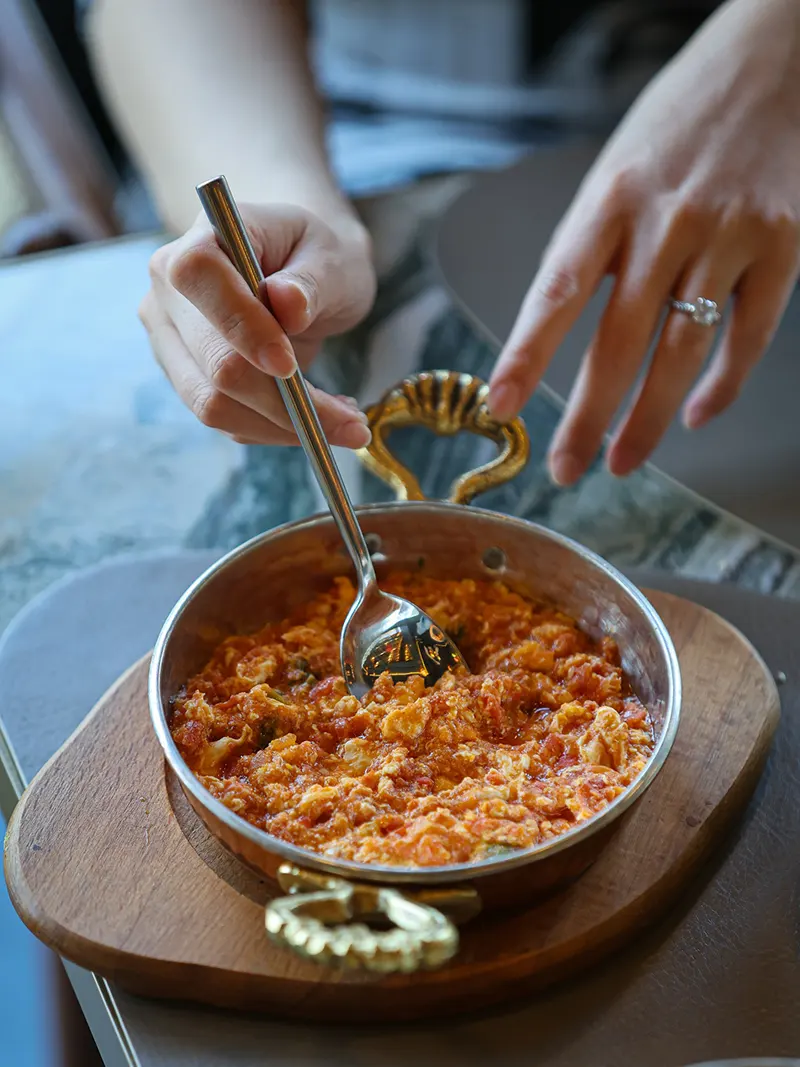 Preparat turcesc servit la restaurantul Beyti din București