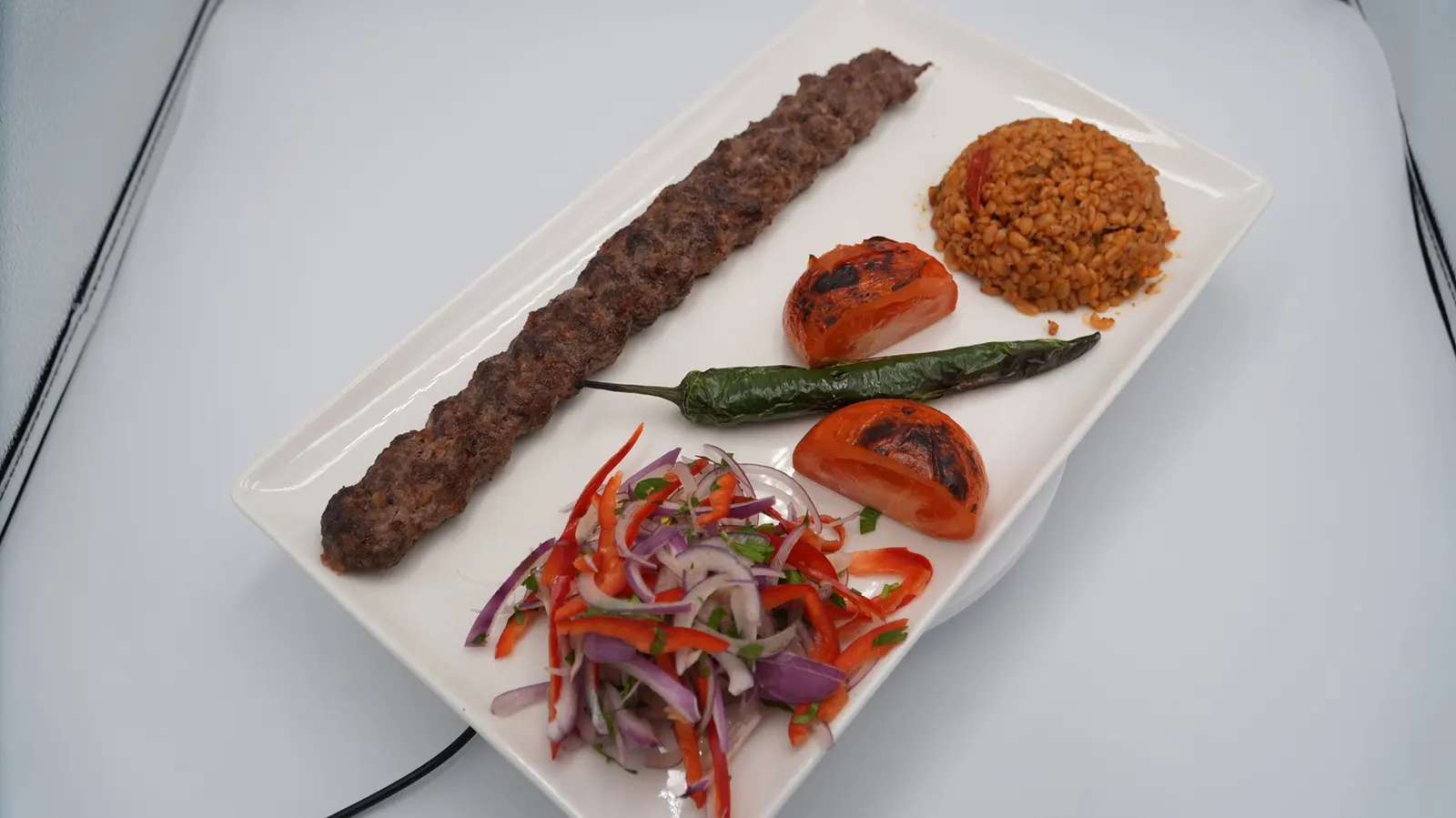 Kebab cu bulgur și legume la restaurantul Efendi din Iași