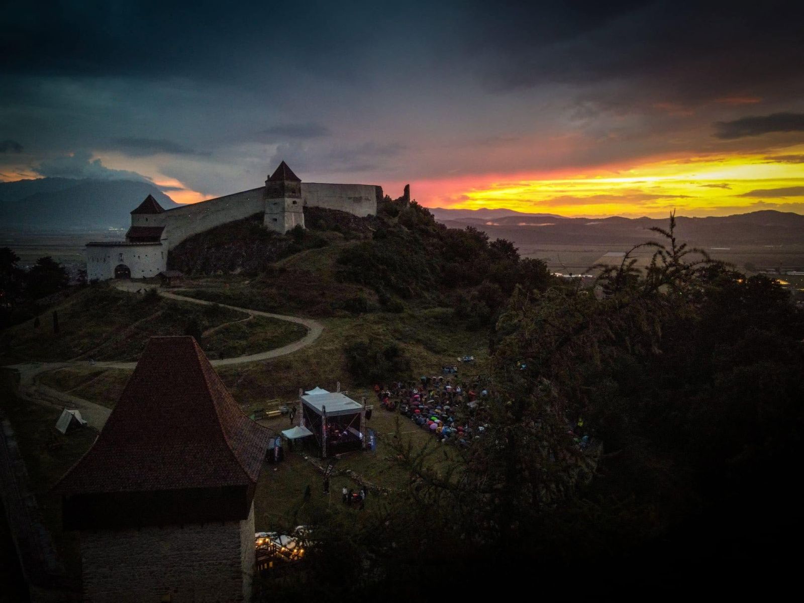 Evenimente august 2026 - Cetatea Râșnov - Festivalul de Film şi Istorii Râşnov
