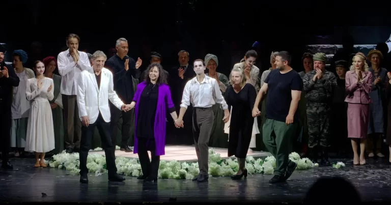 Aplauze la finalul spectacolului Lakmé de la Opera Națională București, Lakmé de Andrei Șerban
