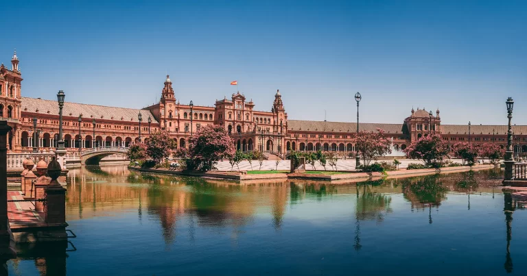 sevilla si malaga - imagine cu plaza de espana sevilia spania