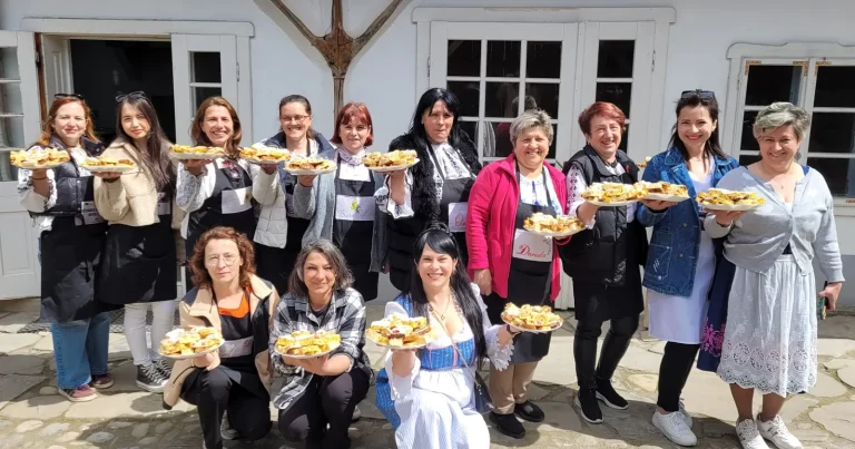 Vecinătatea Femeilor din Saschiz la un eveniment gastronomic al comunității