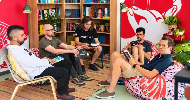 Trupa byron lansează Biblioteca byron, un proiect dedicat lecturii și comunității 