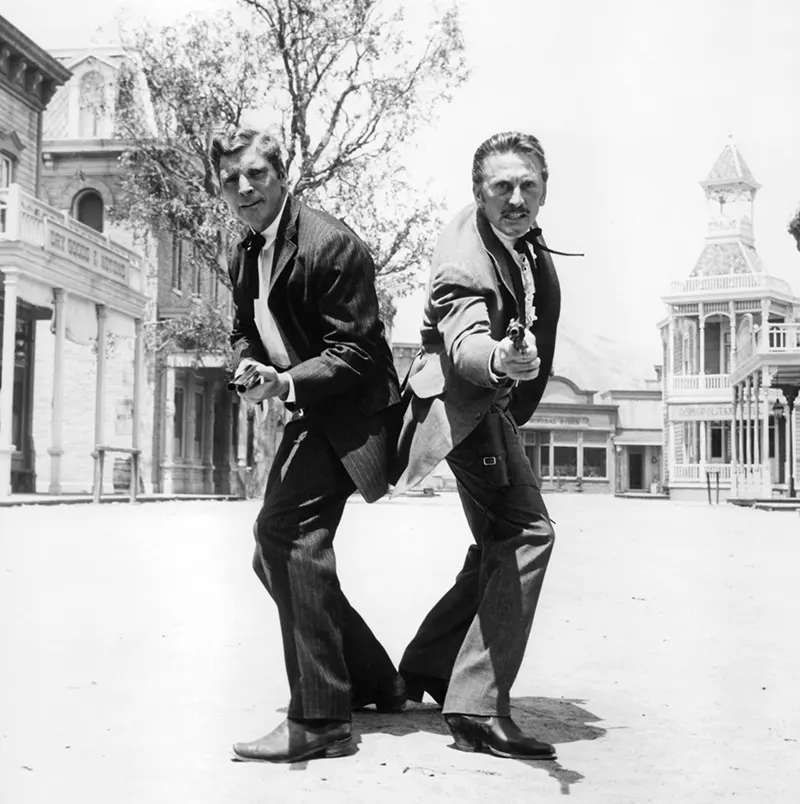 Wyatt Earp și Doc Holliday în Gunfight at the O.K. Corral