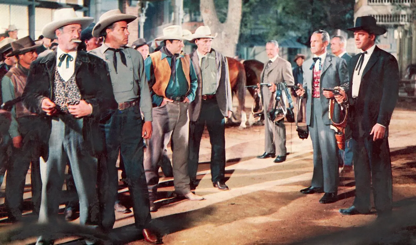 Scenă din filmul Gunfight at the O.K. Corral din 1957