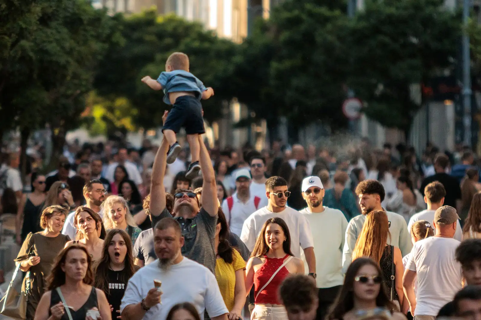 Piața Revoluției devine muzeu în aer liber, iar sportul cucerește Calea Victoriei, în weekend la „Străzi Deschise”