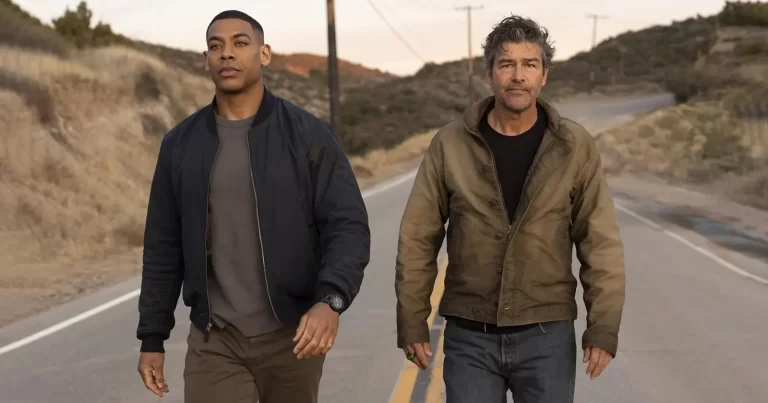 Kyle Chandler and Aaron Pierre in noul serial Lanterns (2026)
