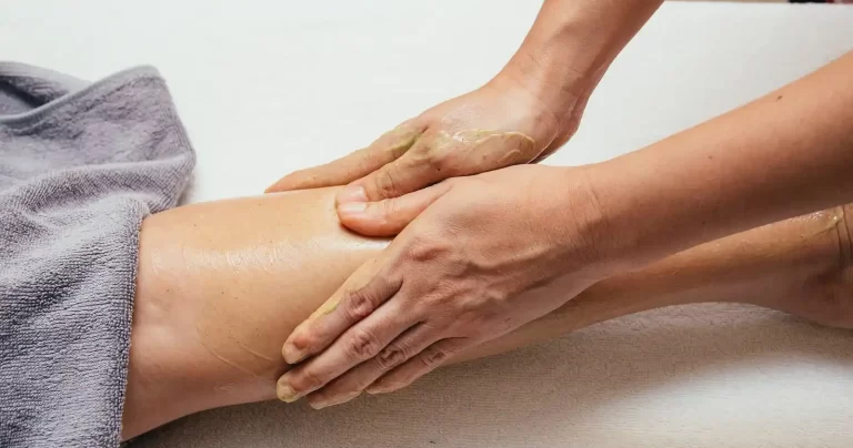 Top 3 masaje de toamnă: ritualuri care încălzesc, repară și echilibrează corpul