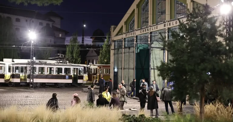 SIMULTAN XXI continuă până în 4 octombrie: OFFBEAT, film experimental japonez, Ars Electronica On Tour și instalații la MX