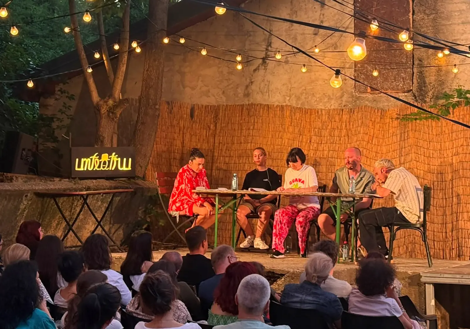 Spectacol-lectură Bug la unteatru