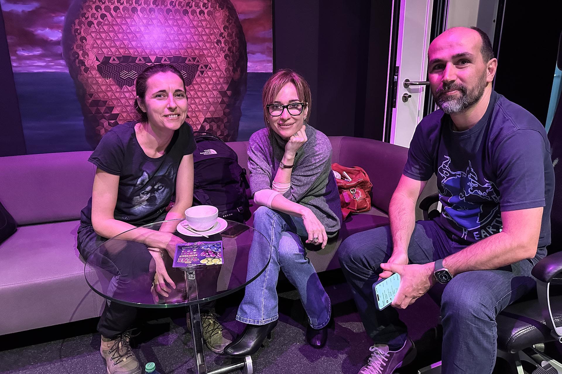 Medeea Marinescu alături de echipa Delta Sălbatică în studioul de voice-over
