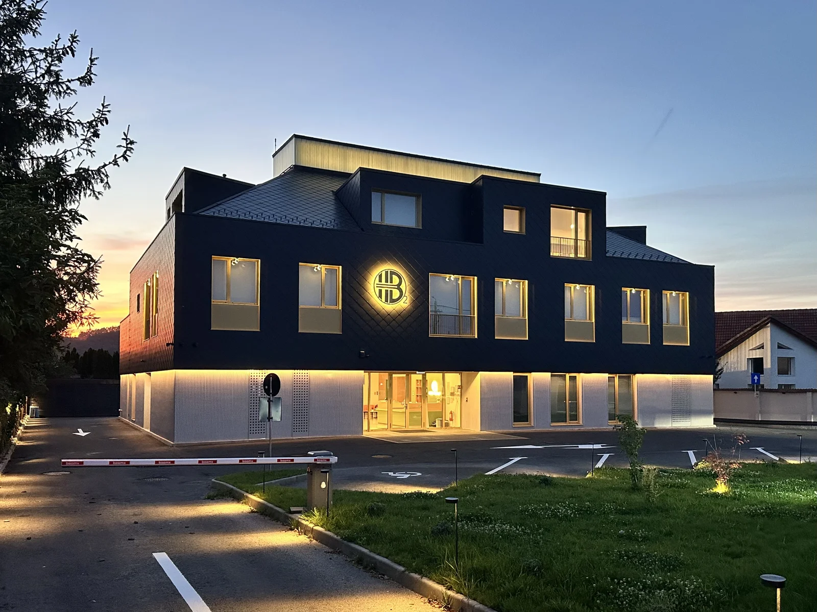 Iluminat ambiental Clinica HBO Medical Bienala | arhitectura.6 2026