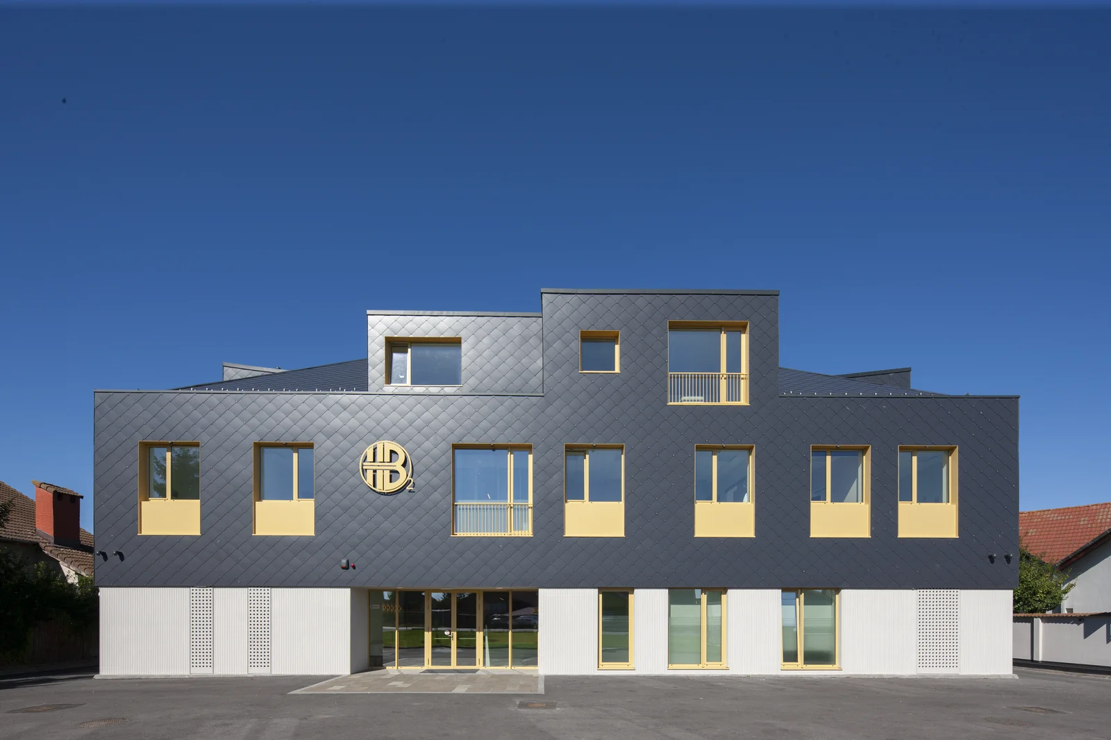 Fațade diverse unghiuri Clinica HBO Medical Bienala | arhitectura.6 2026