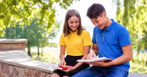 Campusul ICARTE aduce împreună 150 de adolescenți într-un laborator de gândire critică, educație media și debate