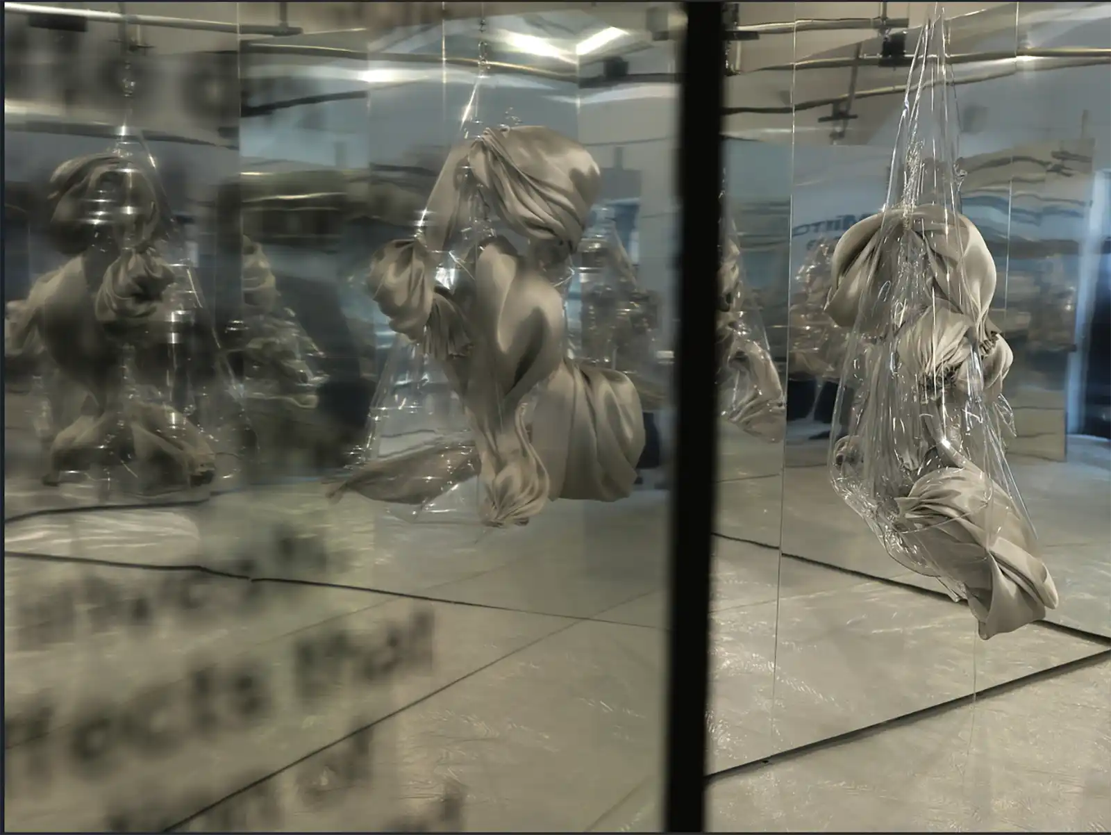 Arta contemporană deschide RCW X Bucharest 2026: de la portrete privite prin gaura cheii la sculpturi monumentale și instalații interactive