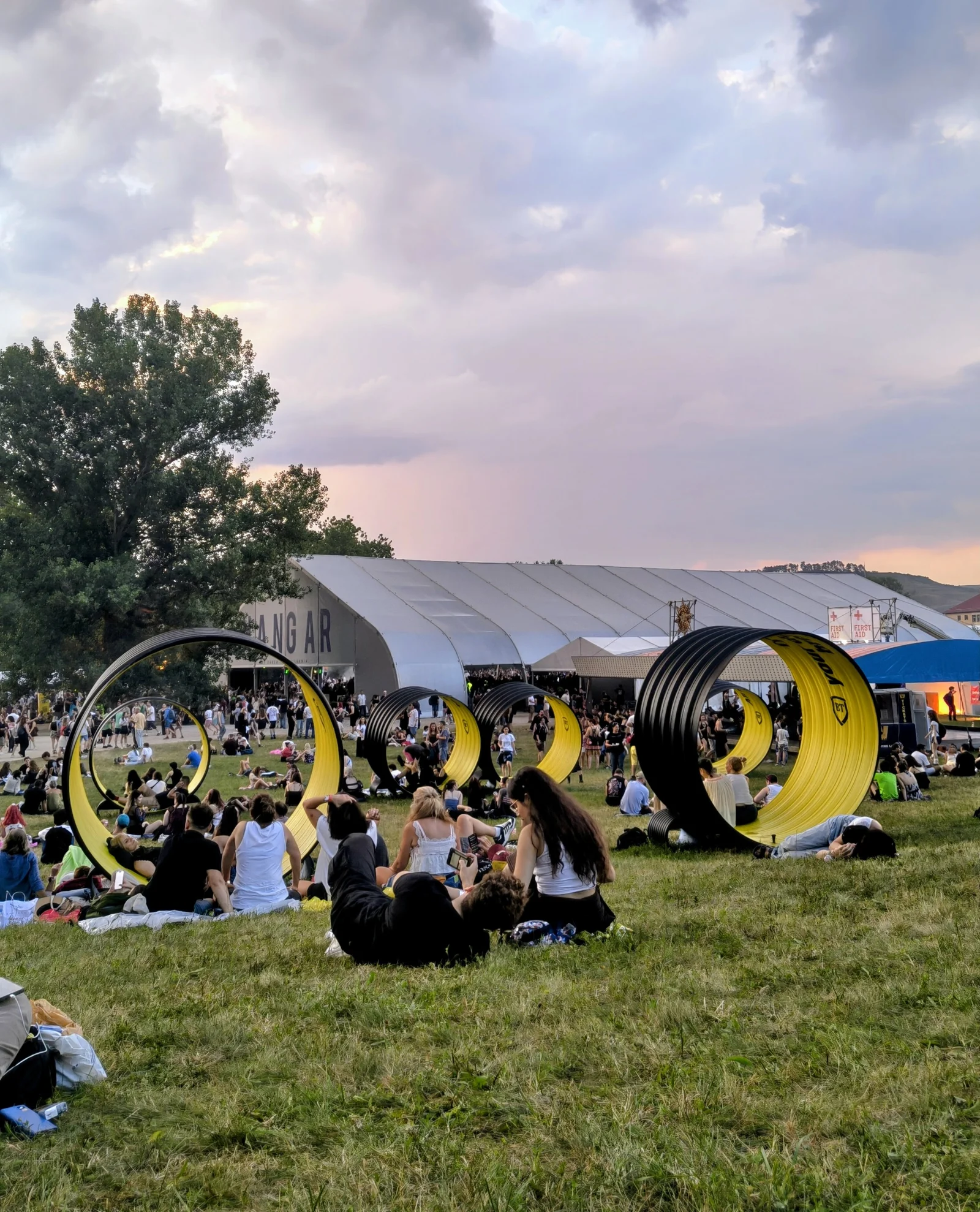 mersul solo la festival