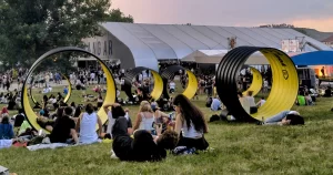 mersul solo la festival