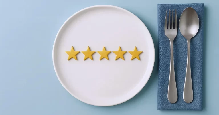 Farfurie cu cinci stele, simbol pentru recenziile online ale restaurantelor
