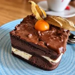 O felie de tort și povestea unui bistro din centrul Brașovului