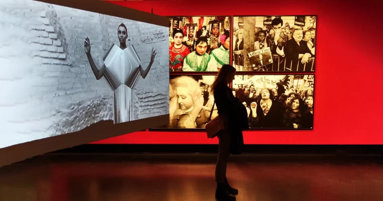 Expoziție dedicată lui William Klein, cu fotografii și proiecții din opera artistului