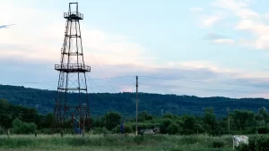 Sondă petrolieră într-o zonă monitorizată pentru emisii de metan
