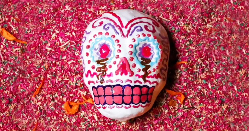 Ziua Morților, celebrată la Muzeul Țăranului Român printr-un altar mexican și expoziția „Catrinas, amintiri mexicane”
