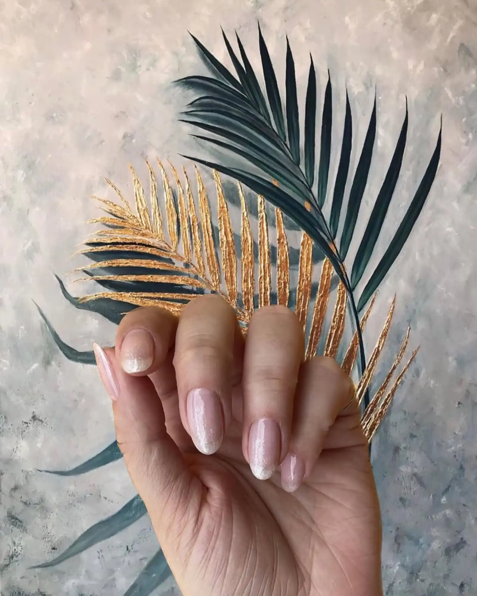 Manichiură realizată de Mari Luca, Nail Specialist OPI
