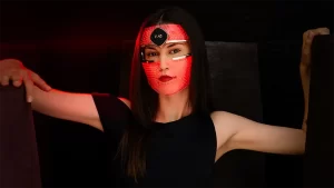 Petele care nu pleacă singure: ce poate face lumina roșie pentru tenul tău