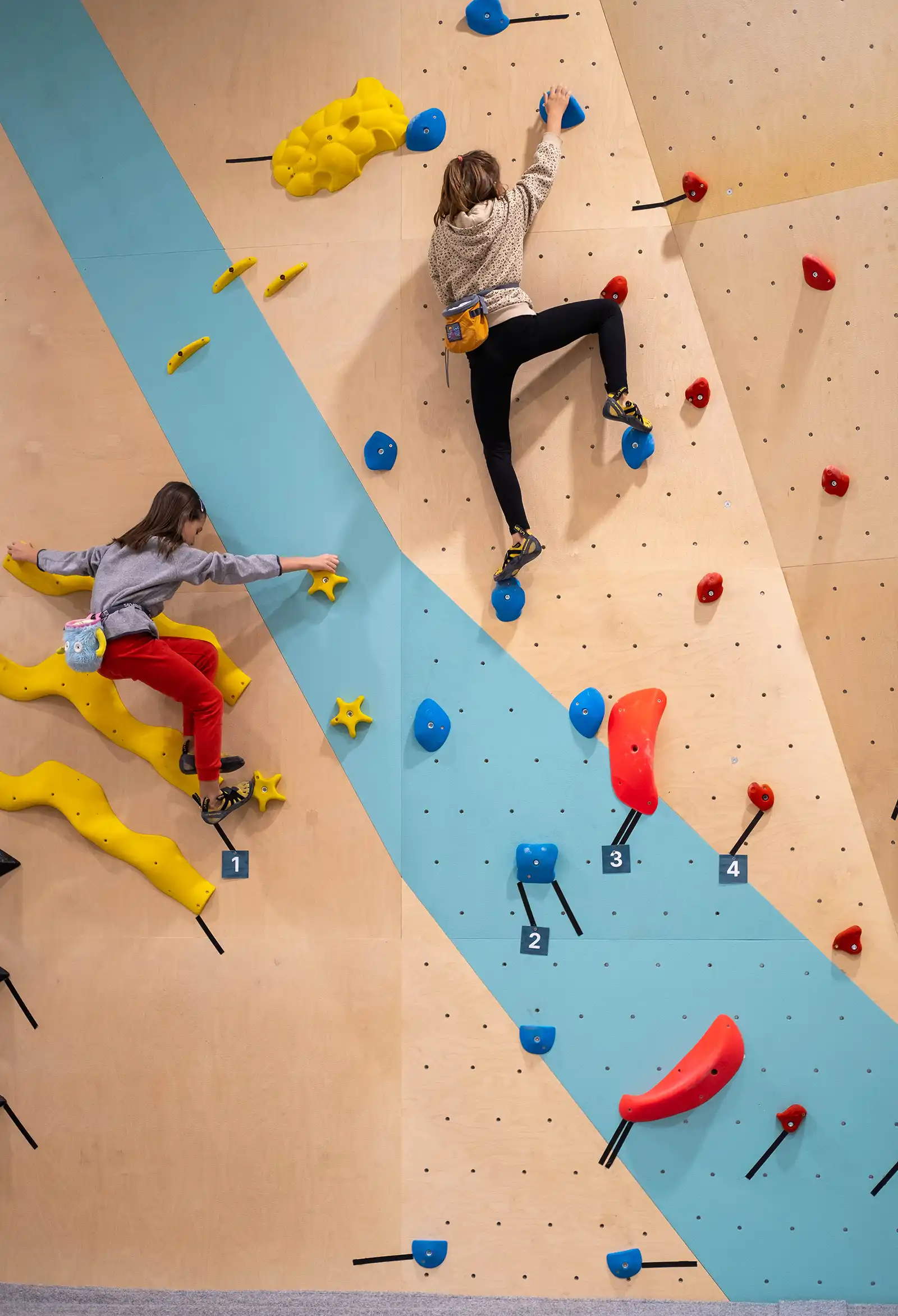 Climb Again inaugurează cea mai mare sală de cățărat din Iași, un centru dedicat terapiei, sportului și comunității