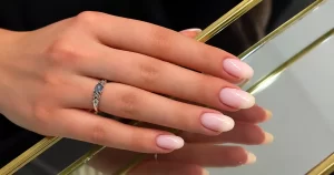 Pink blush nails: manichiura roz care aduce eleganța discretă a toamnei