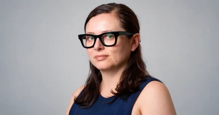 Interviu cu Carmen Voinea, despre gândirea critică, autodisciplină și autoreglarea emoțională