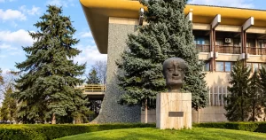 Arhitectură, oameni, memorie și întâlnire – 25 de ani de la înființarea Ordinului Arhitecților din România, eveniment organizat în parteneriat cu Centrul de Cultură „George Apostu” din Bacău