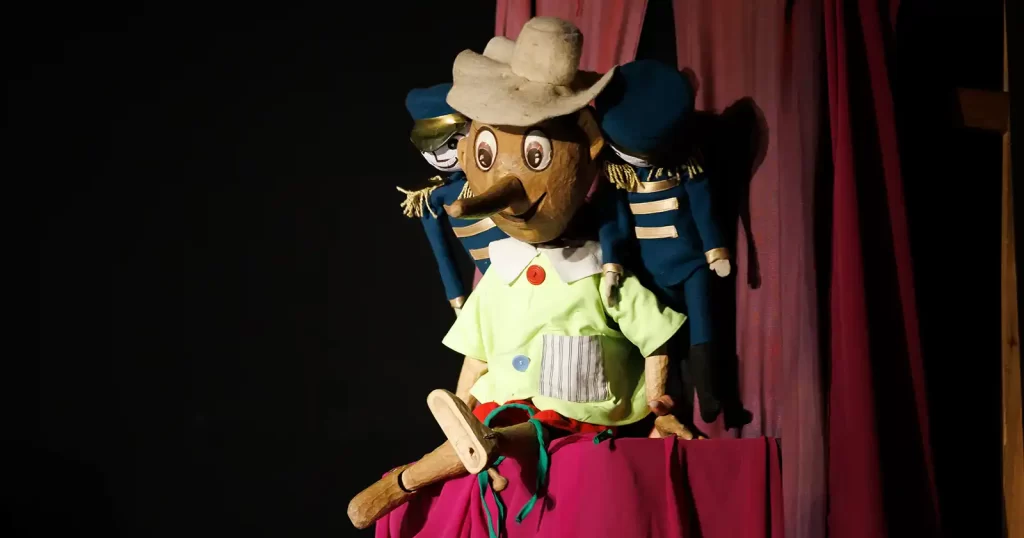 Teatrul pentru Copii și Tineret „Gulliver” Galați invită publicul să descopere programul lunii noiembrie 2026, care reunește șase reprezentații pentru copii, adolescenți și adulți.
