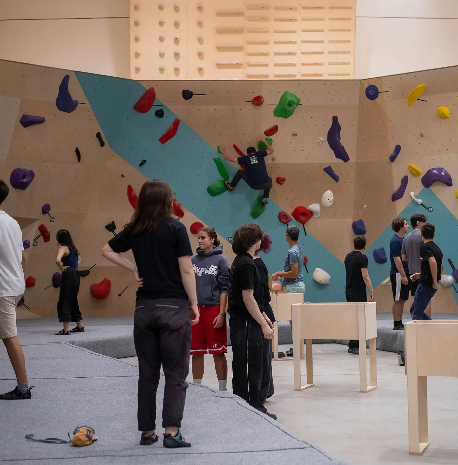 Climb Again inaugurează cea mai mare sală de cățărat din Iași, un centru dedicat terapiei, sportului și comunității