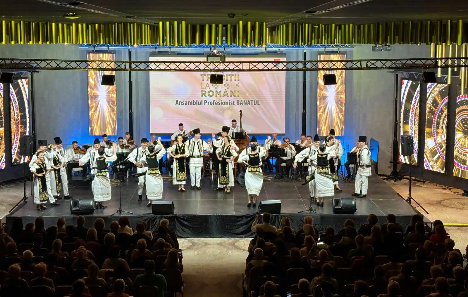 Două zile de regal folcloric: Festivalul Național de Folclor &rdquo;Tradiții la Rom&acirc;ni&rdquo; la Teatrul Național &rdquo;Mihai Eminescu&rdquo; din Timișoara&nbsp;