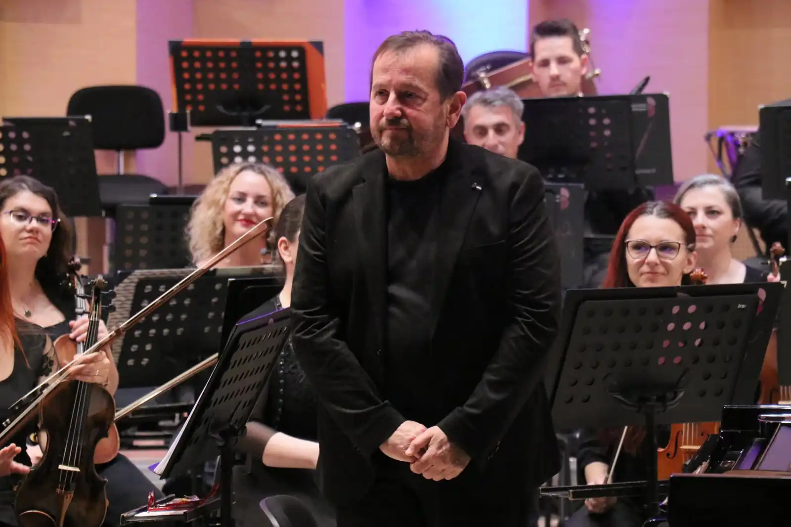 Damian Drăghici și Filarmonica Brașov deschid luna sărbătorilor cu „Gypsy Rock Symphony”