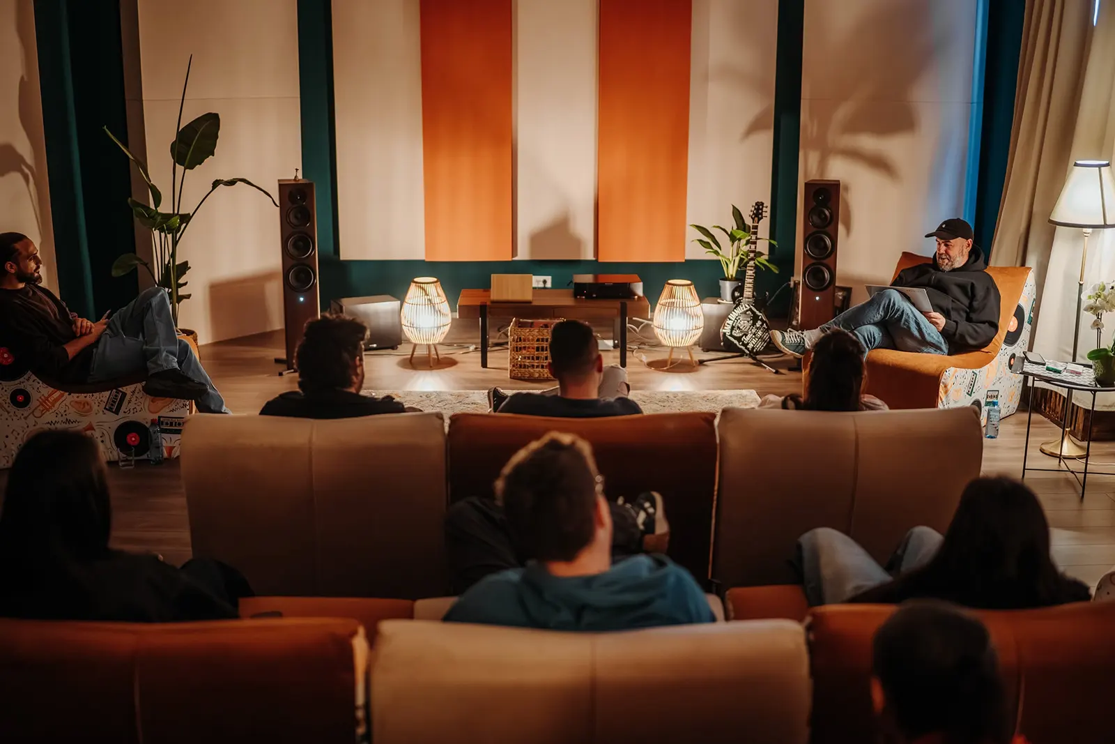 Sesiune de audiție la Lossless Hi-Fi Listening Room din București