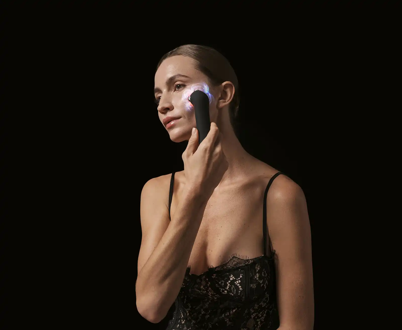 Dincolo de gadgeturile de beauty: AI reinventează îngrijirea tenului acasă