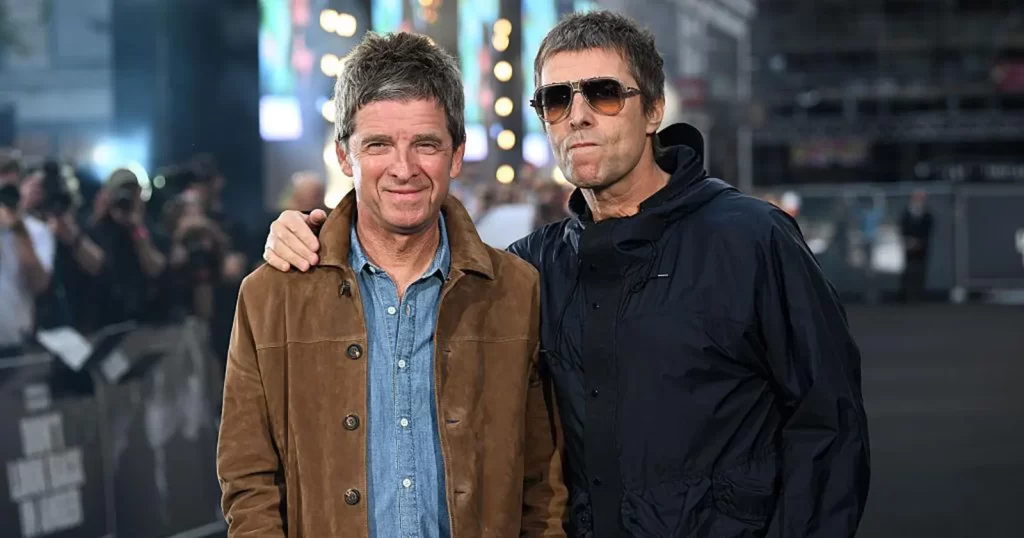 Oasis Don't Look Back in Anger - Liam și Noel Gallagher împreună la un eveniment public după reunirea Oasis