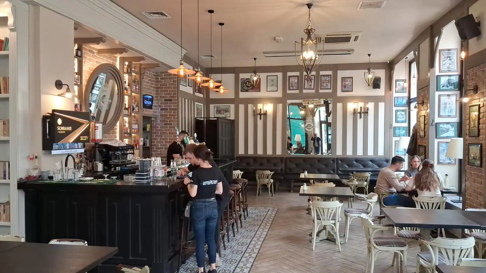 Scotland Yard poza interior