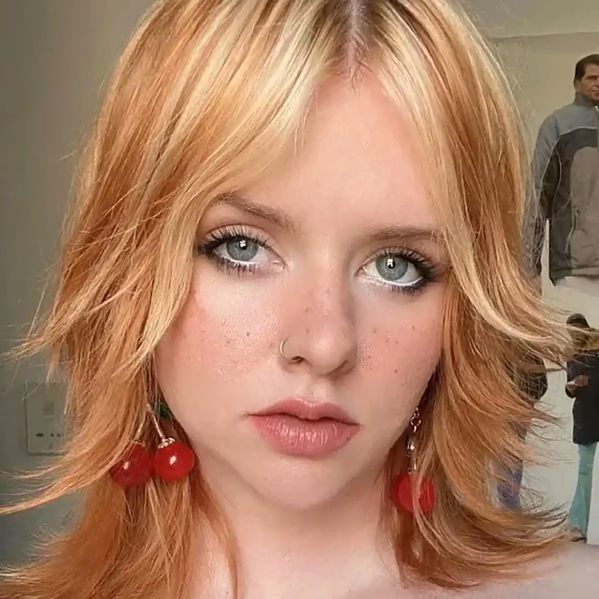 Strawberry blonde: o culoare de păr cu mai multă personalitate