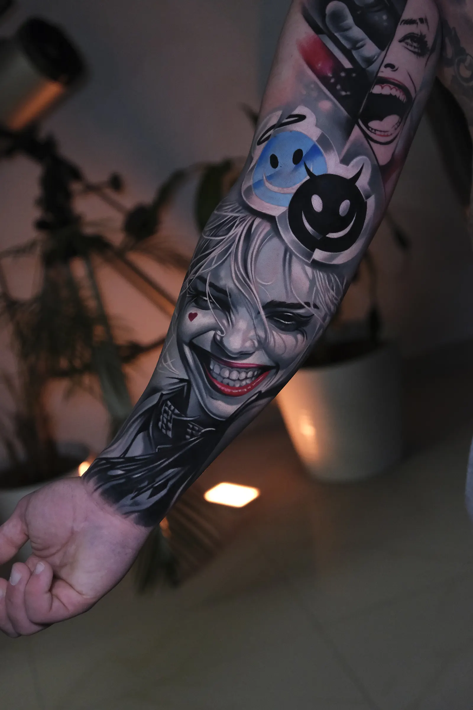 Tatuaj pe antebraț cu portret expresiv