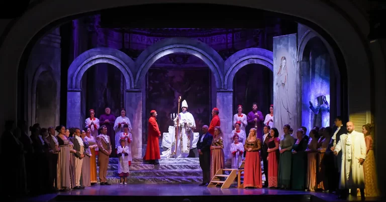 „Tosca”, o operă ca un thriller, pe scena Operei Brașov