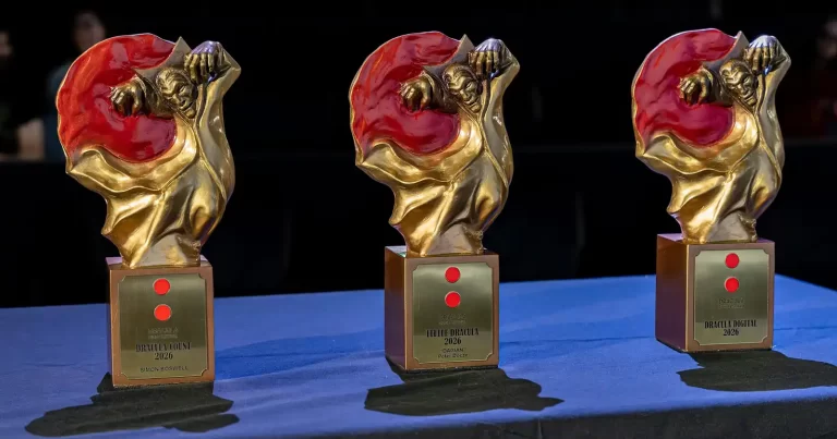 Dracula Film Festival 2026 și-a desemnat câștigătorii. „Heritage” a obținut Trofeul Dracula, iar Simon Boswell a fost distins cu trofeul onorific „Contele Dracula”