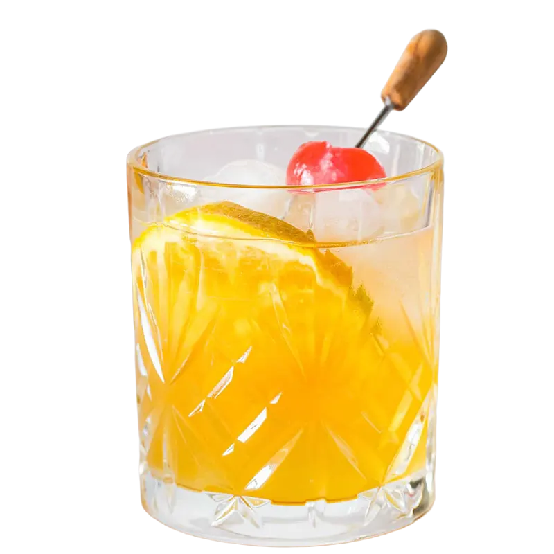 Cocktail Whiskey Sour cu citrice, gheață și cireașă